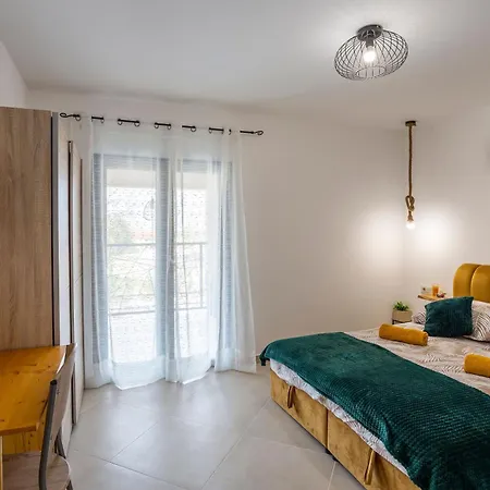Casa vacanze Schoenes In Modrusani Mit Grossem Garten