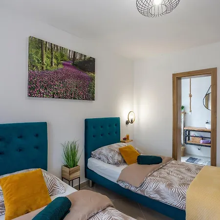 Casa vacanze Schoenes In Modrusani Mit Grossem Garten *