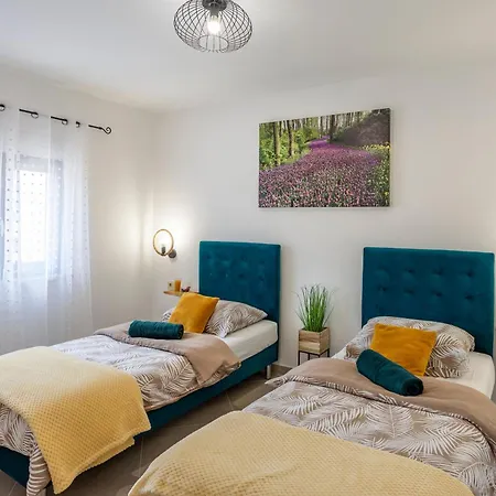 Schoenes In Modrusani Mit Grossem Garten Casa vacanze *