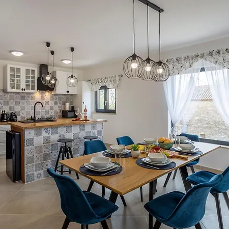 Casa vacanze Schoenes In Modrusani Mit Grossem Garten *