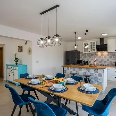 Schoenes In Modrusani Mit Grossem Garten * Žminj